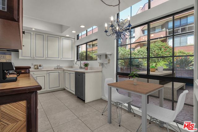 200 N Swall Drive 313, Beverly Hills, CA 90211