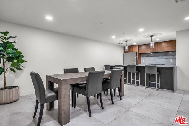 200 N Swall Drive 313, Beverly Hills, CA 90211