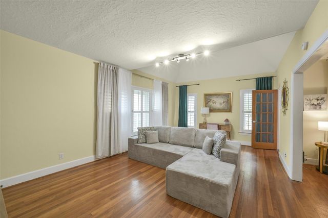 1919 W Mckinney Street, Houston, TX 77019