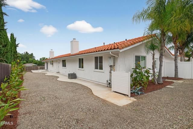 1210 S La Luna Avenue, Ojai, CA 93023