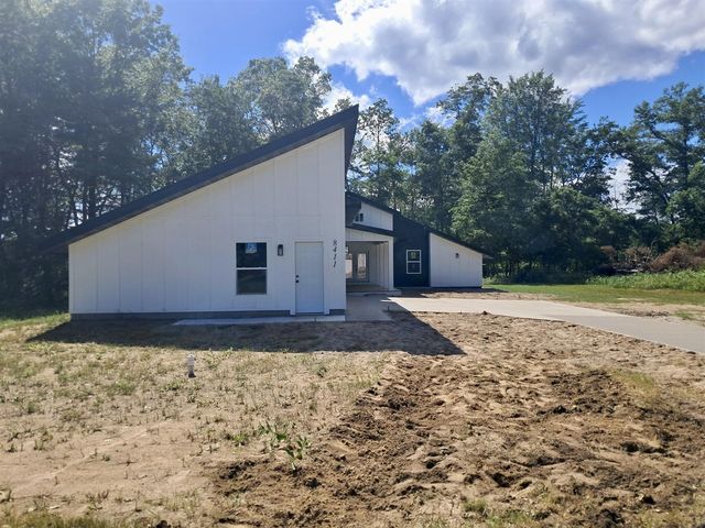 8411 Peninsula Drive, Stanwood, MI 49346