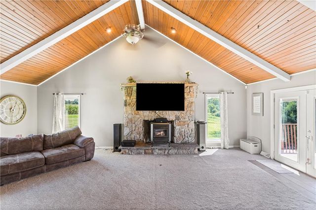 8608 NE Hurlingen Road S, St Joseph, MO 64507