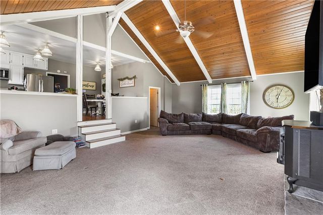 8608 NE Hurlingen Road S, St Joseph, MO 64507