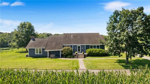 8608 NE Hurlingen Road S, St Joseph, MO 64507