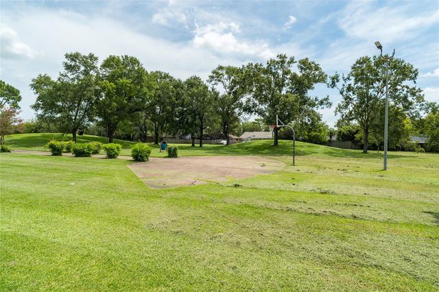 16002 La Avenida Drive, Houston, TX 77062