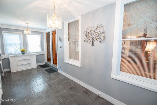 821 6th Avenue, Troy, NY 12182