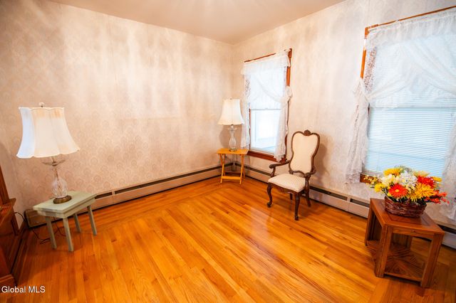 821 6th Avenue, Troy, NY 12182