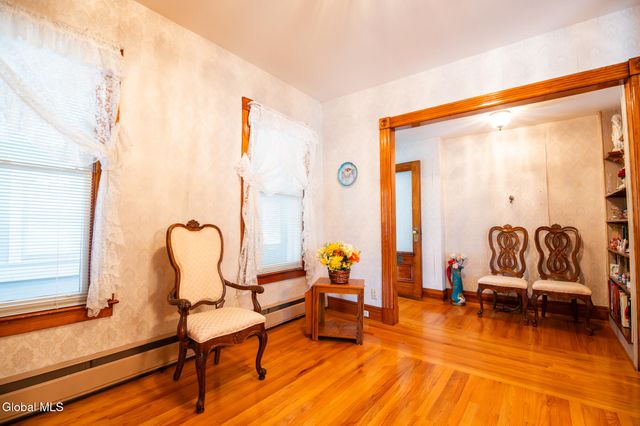 821 6th Avenue, Troy, NY 12182