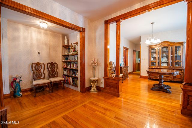 821 6th Avenue, Troy, NY 12182