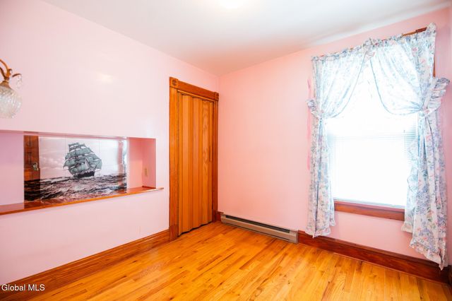 821 6th Avenue, Troy, NY 12182