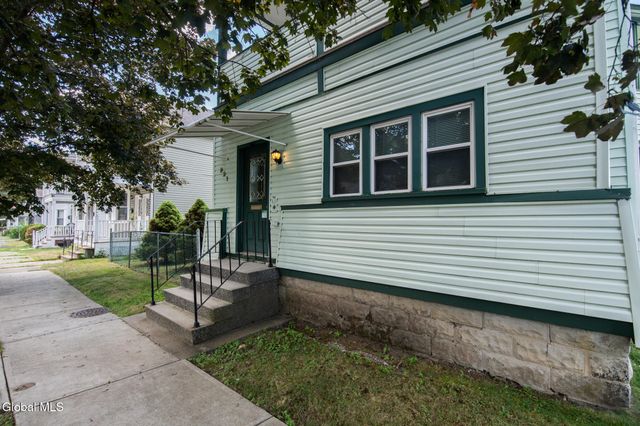 821 6th Avenue, Troy, NY 12182