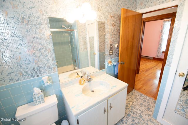 821 6th Avenue, Troy, NY 12182