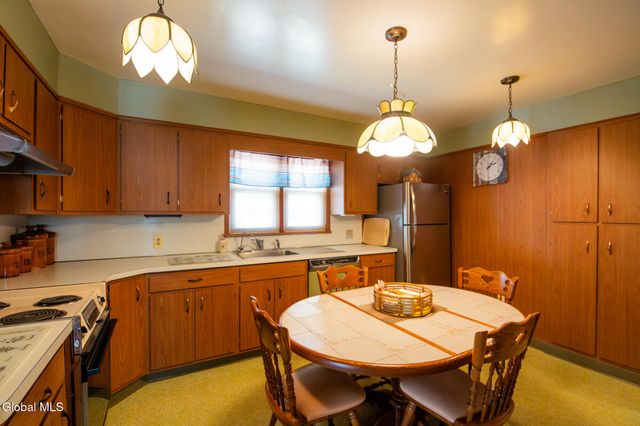 821 6th Avenue, Troy, NY 12182