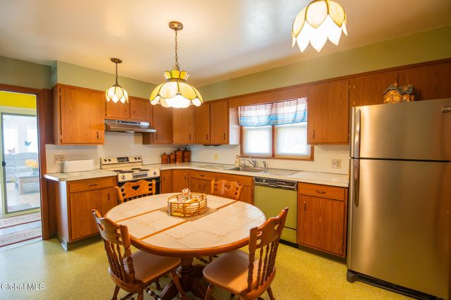 821 6th Avenue, Troy, NY 12182