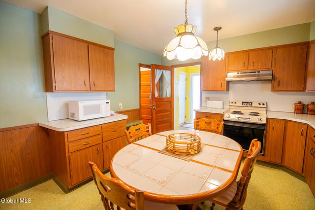 821 6th Avenue, Troy, NY 12182