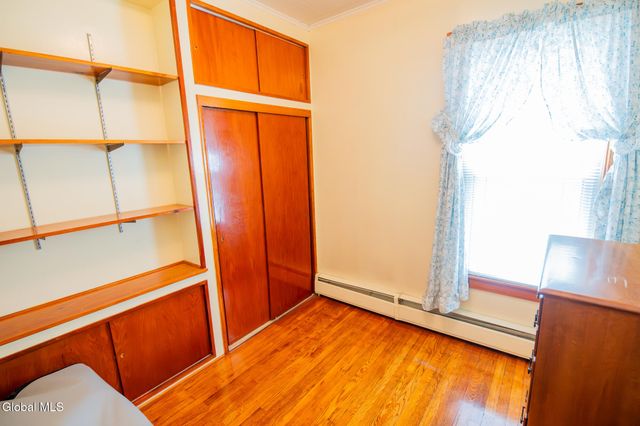 821 6th Avenue, Troy, NY 12182