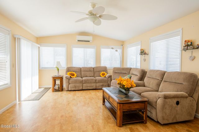 821 6th Avenue, Troy, NY 12182