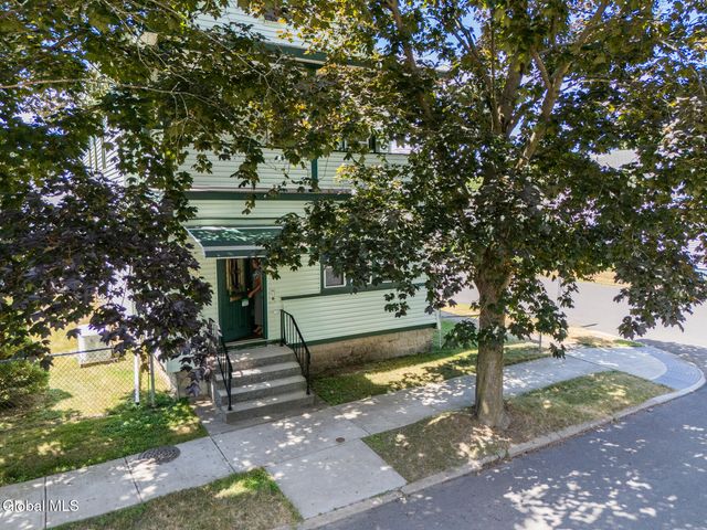 821 6th Avenue, Troy, NY 12182