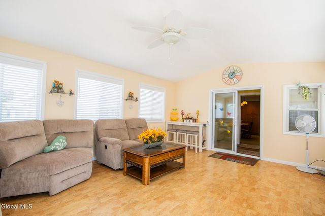 821 6th Avenue, Troy, NY 12182