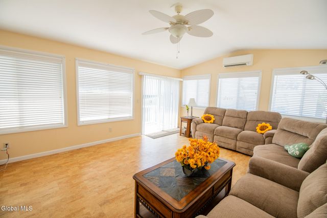 821 6th Avenue, Troy, NY 12182