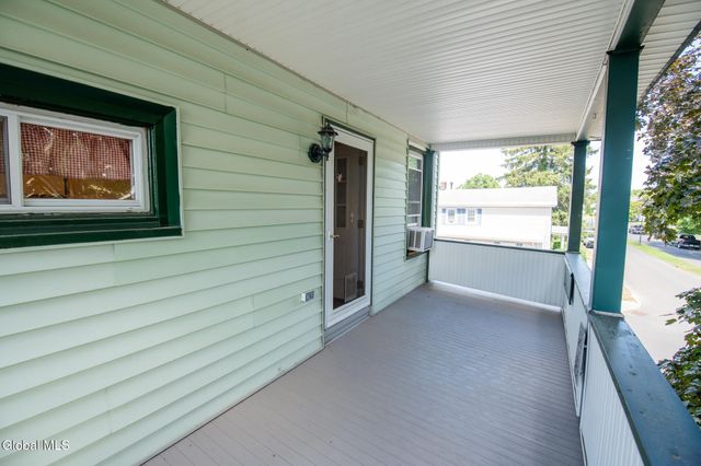 821 6th Avenue, Troy, NY 12182