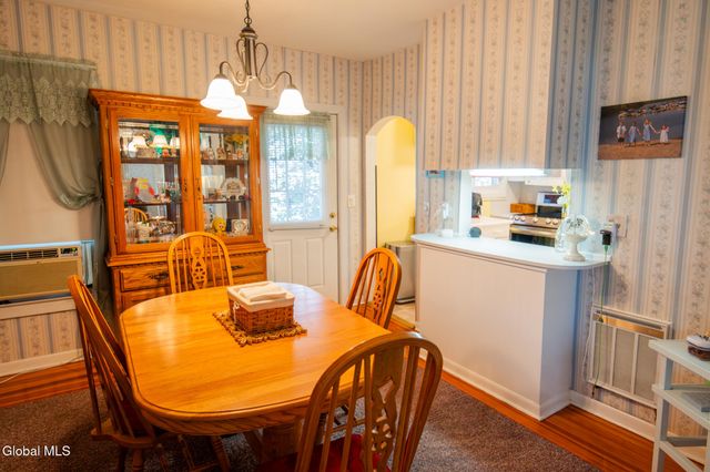 821 6th Avenue, Troy, NY 12182