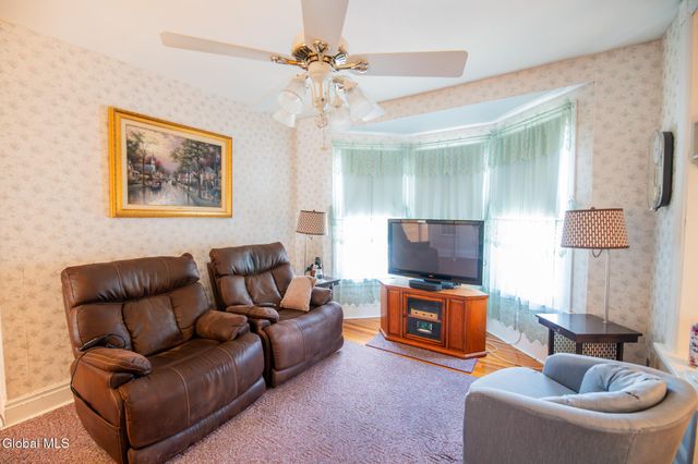 821 6th Avenue, Troy, NY 12182