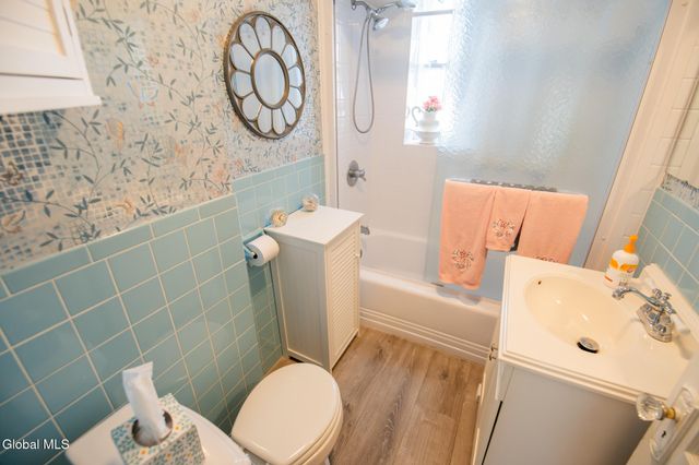 821 6th Avenue, Troy, NY 12182