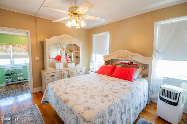 821 6th Avenue, Troy, NY 12182