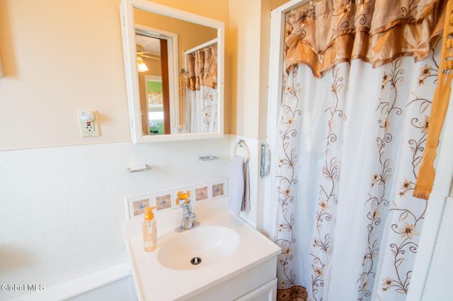 821 6th Avenue, Troy, NY 12182