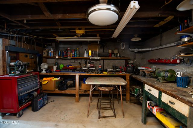 821 6th Avenue, Troy, NY 12182