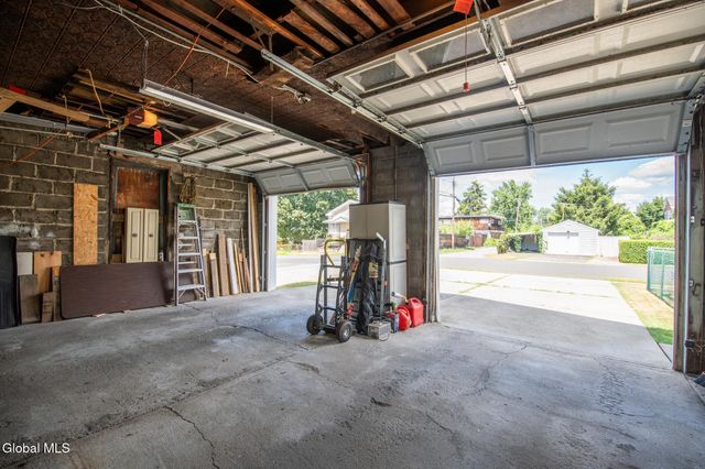 821 6th Avenue, Troy, NY 12182