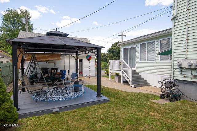 821 6th Avenue, Troy, NY 12182