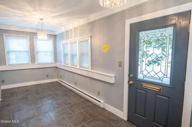 821 6th Avenue, Troy, NY 12182