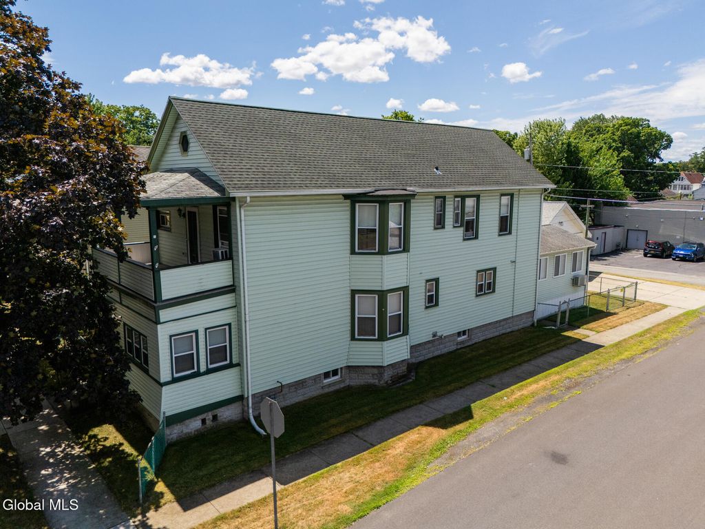 821 6th Avenue, Troy, NY 12182