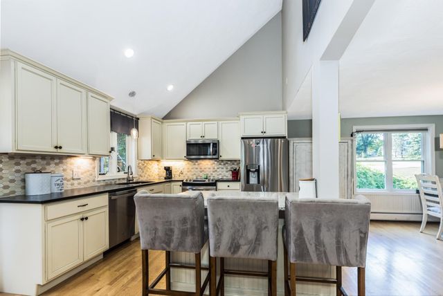 2 Barnes Drive, Stratham, NH 03885