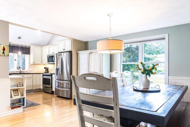 2 Barnes Drive, Stratham, NH 03885
