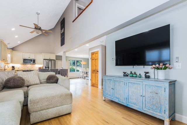 2 Barnes Drive, Stratham, NH 03885