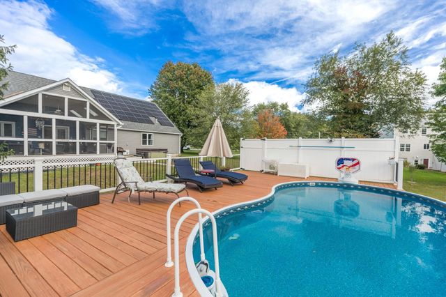 2 Barnes Drive, Stratham, NH 03885
