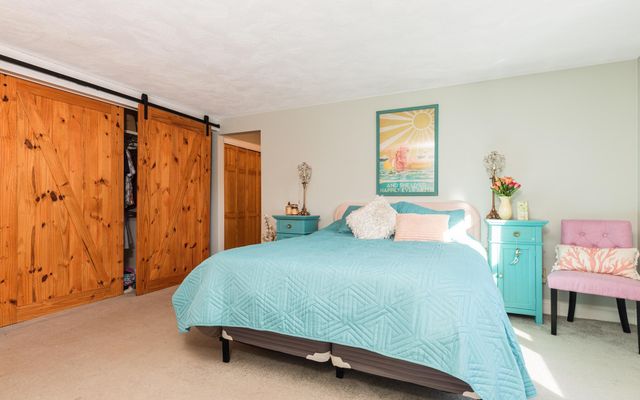 2 Barnes Drive, Stratham, NH 03885