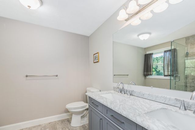 2 Barnes Drive, Stratham, NH 03885