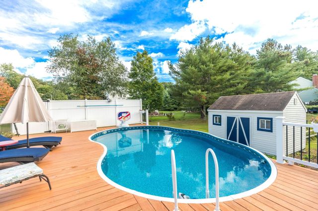 2 Barnes Drive, Stratham, NH 03885