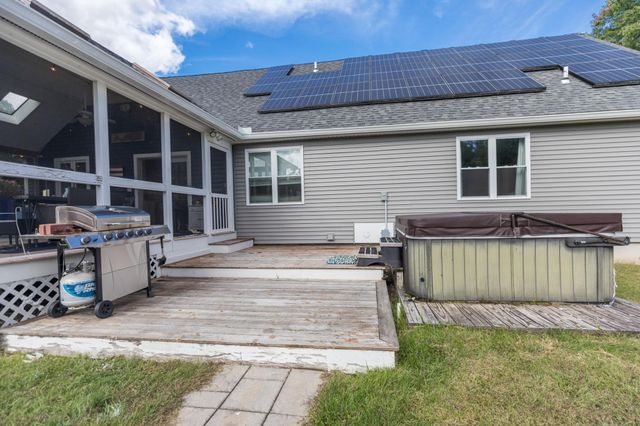 2 Barnes Drive, Stratham, NH 03885