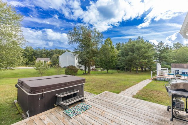 2 Barnes Drive, Stratham, NH 03885
