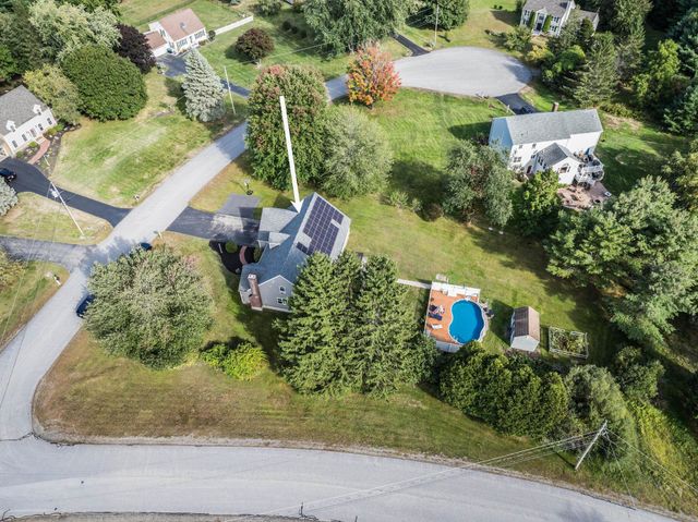 2 Barnes Drive, Stratham, NH 03885