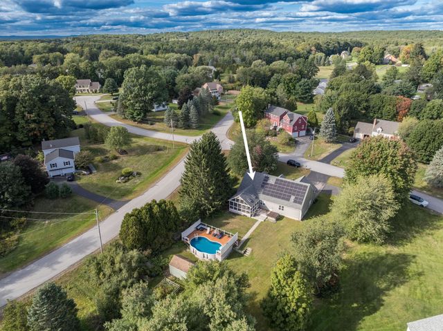 2 Barnes Drive, Stratham, NH 03885