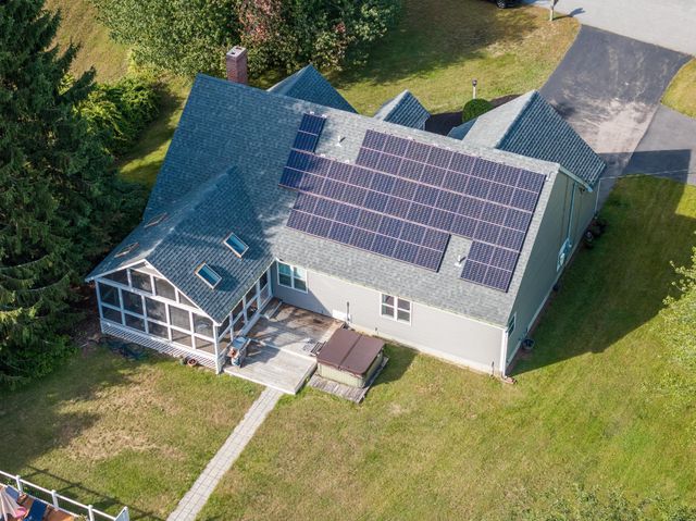 2 Barnes Drive, Stratham, NH 03885