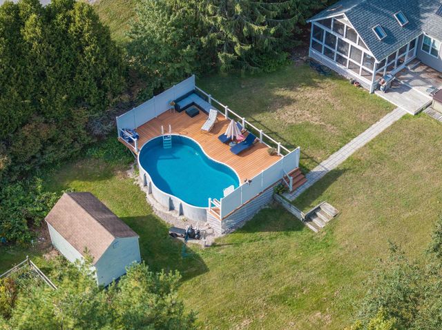 2 Barnes Drive, Stratham, NH 03885