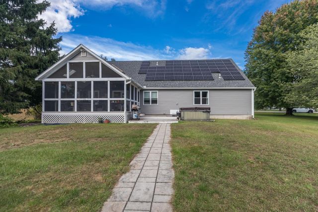 2 Barnes Drive, Stratham, NH 03885