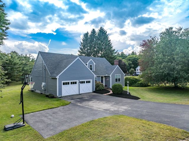 2 Barnes Drive, Stratham, NH 03885